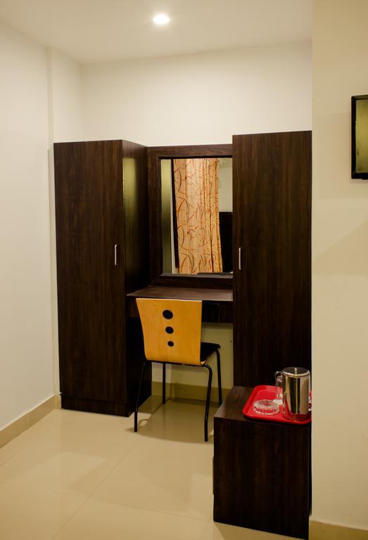The Signature Inn Bengaluru Szoba fotó