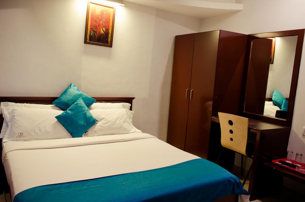 The Signature Inn Bengaluru Szoba fotó
