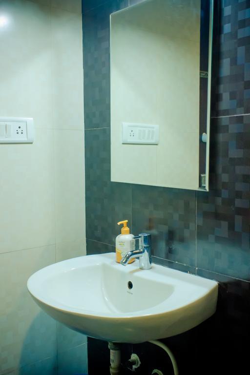 The Signature Inn Bengaluru Szoba fotó