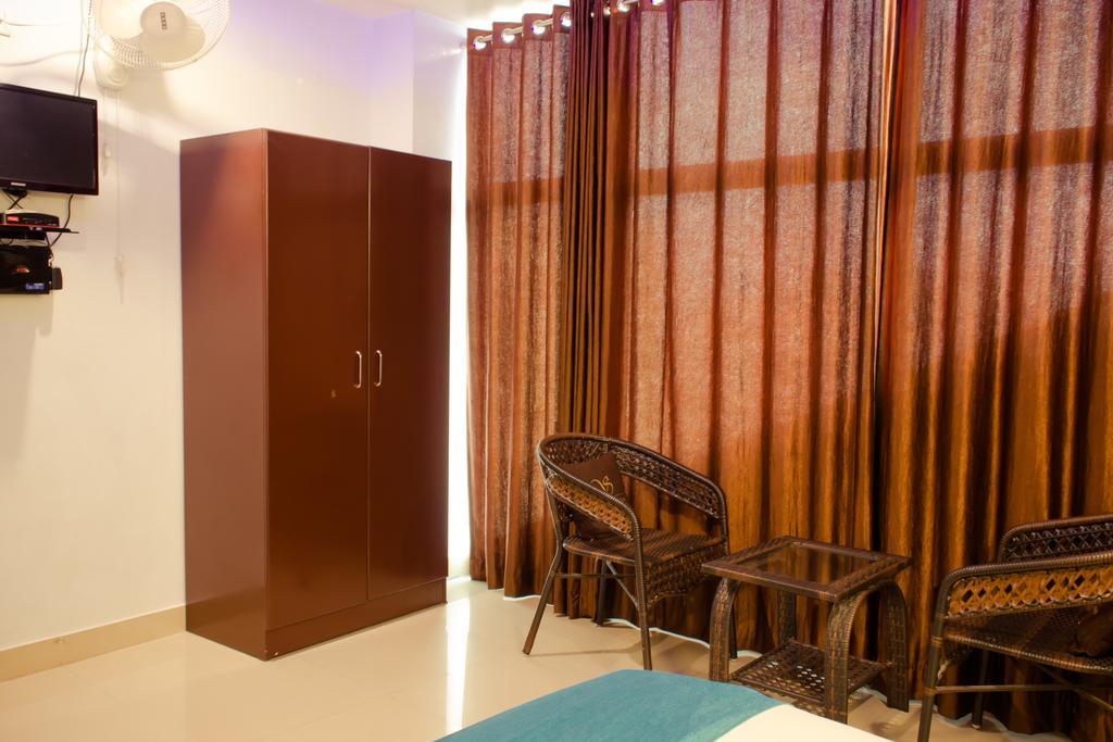 The Signature Inn Bengaluru Szoba fotó